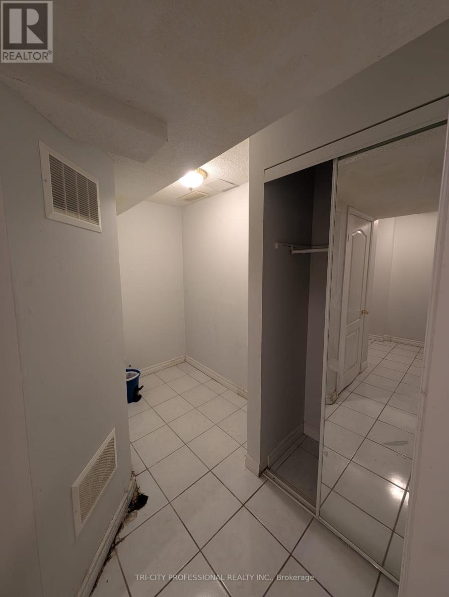 65 Mount Ranier Crescent, Brampton, Ontario  L6R 2L1 - Photo 17 - W12537860