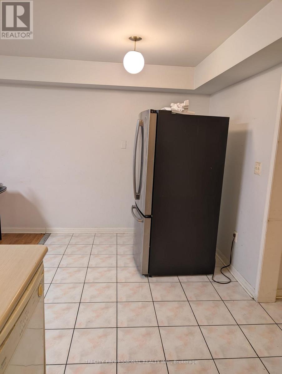 65 Mount Ranier Crescent, Brampton, Ontario  L6R 2L1 - Photo 5 - W12537860