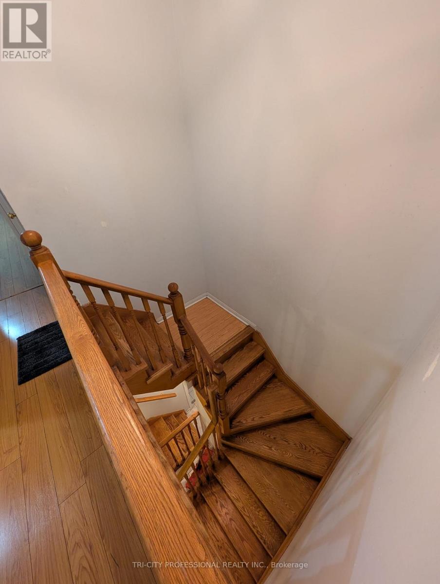 65 Mount Ranier Crescent, Brampton, Ontario  L6R 2L1 - Photo 6 - W12537860