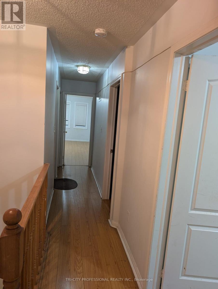 65 Mount Ranier Crescent, Brampton, Ontario  L6R 2L1 - Photo 8 - W12537860