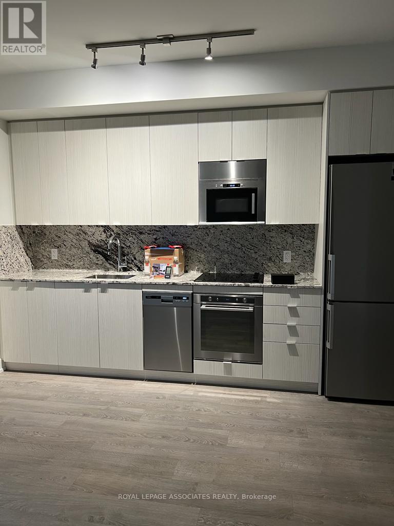 5 Mabelle Avenue, Toronto, Ontario  M9A 0C8 - Photo 3 - W12537866