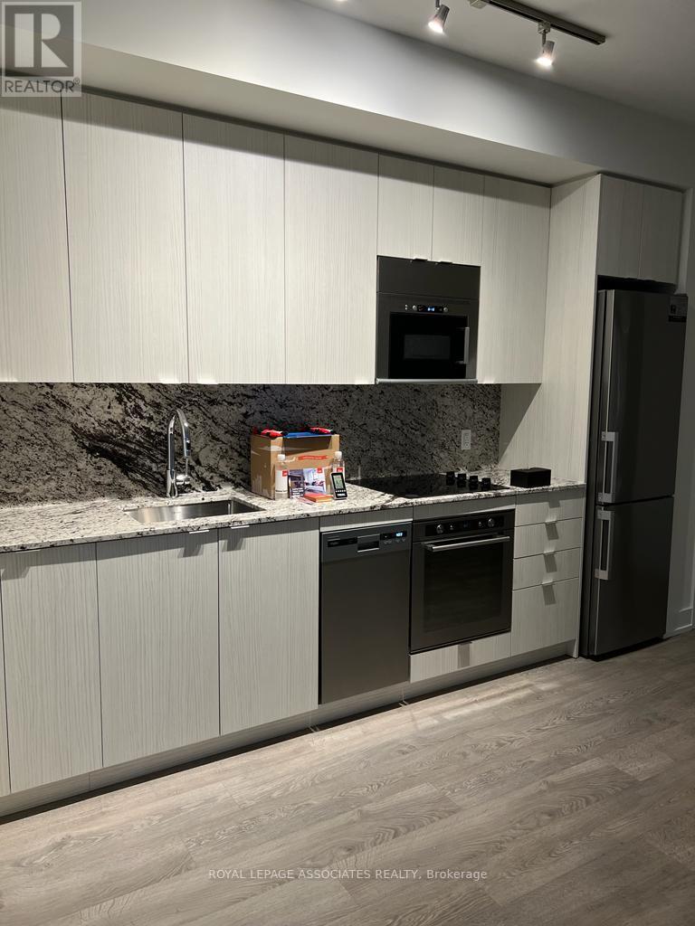 5 Mabelle Avenue, Toronto, Ontario  M9A 0C8 - Photo 4 - W12537866