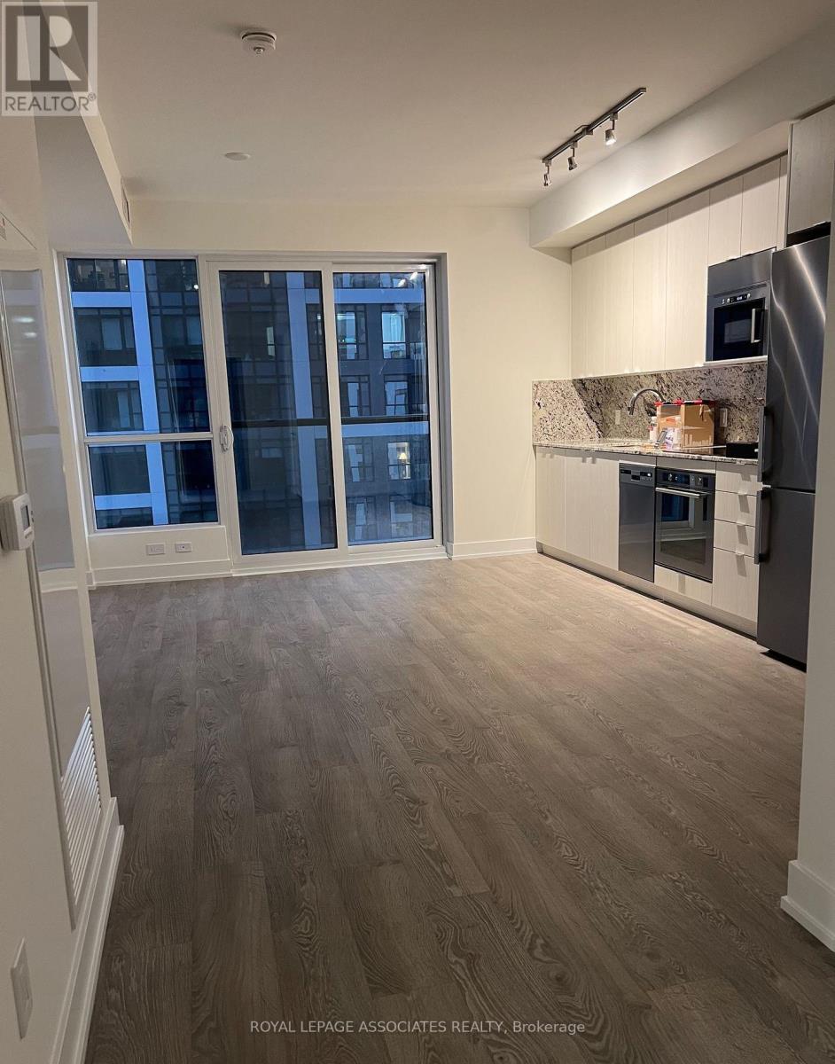 5 Mabelle Avenue, Toronto, Ontario  M9A 0C8 - Photo 5 - W12537866