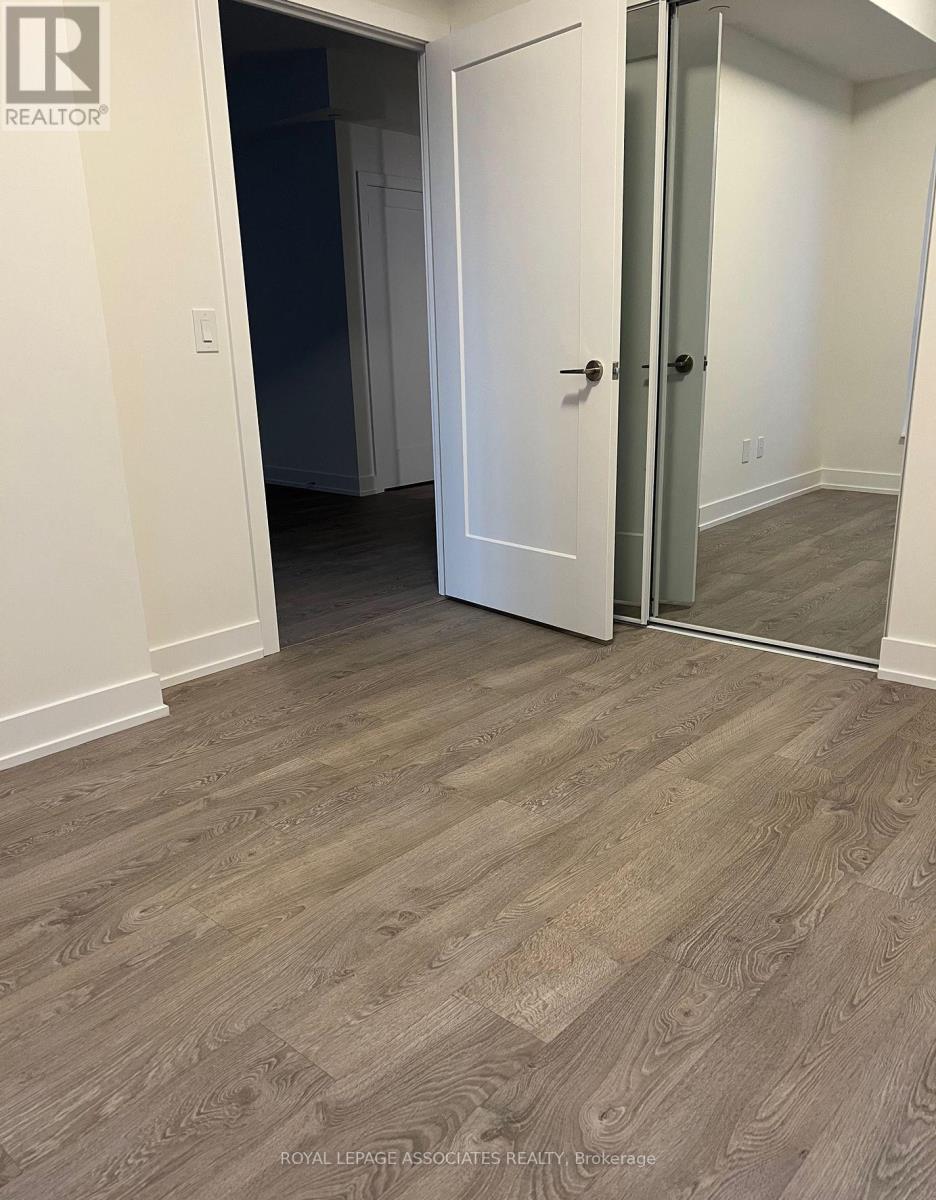 5 Mabelle Avenue, Toronto, Ontario  M9A 0C8 - Photo 7 - W12537866