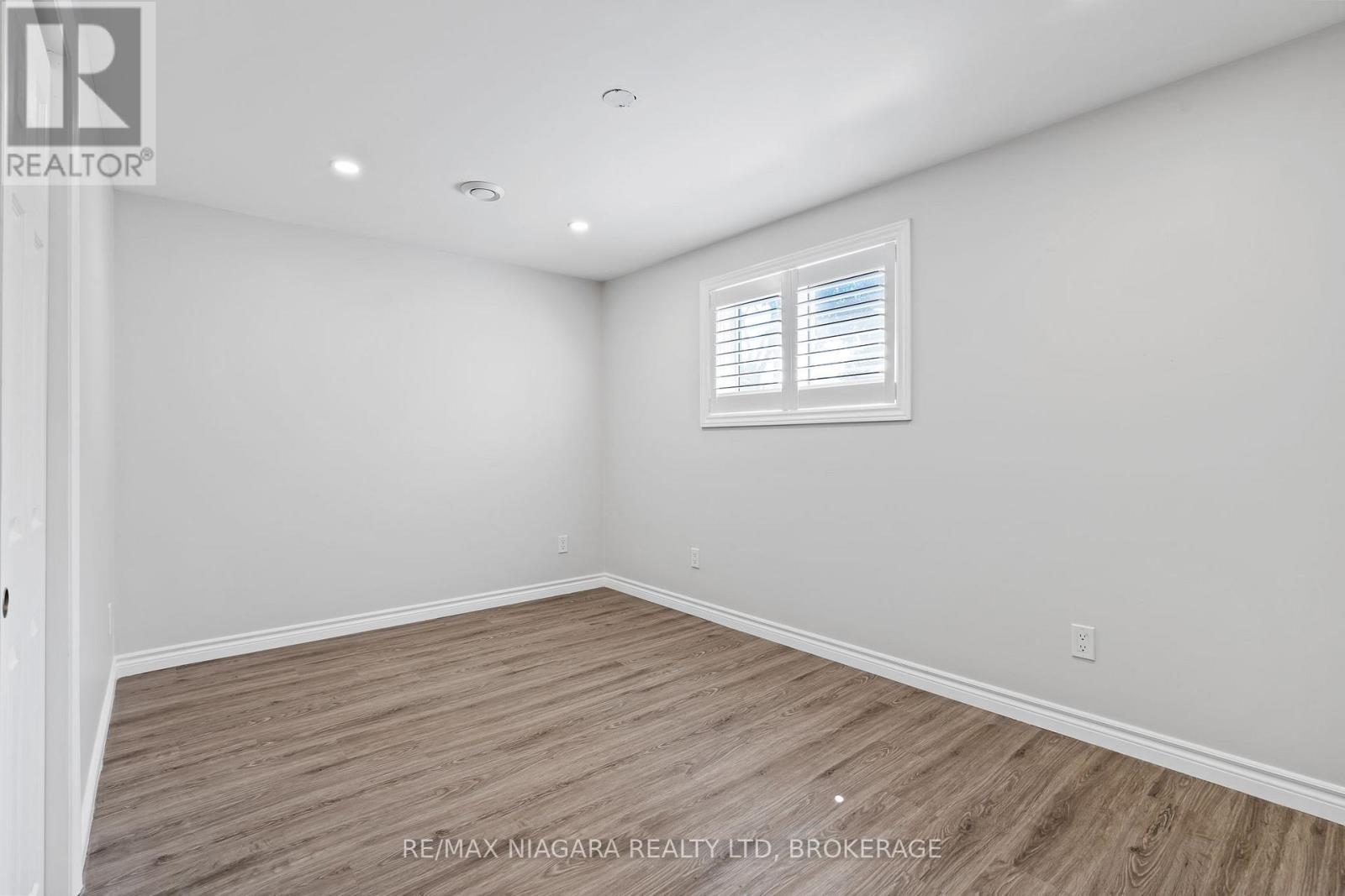 28 Fielden Avenue, Port Colborne, Ontario L3K 4S9 - Photo 14 - X12537936