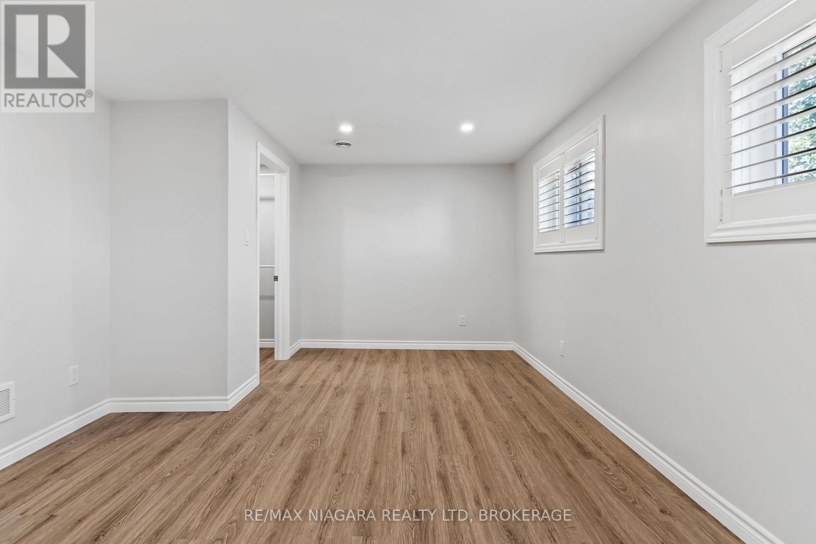 28 Fielden Avenue, Port Colborne, Ontario L3K 4S9 - Photo 18 - X12537936