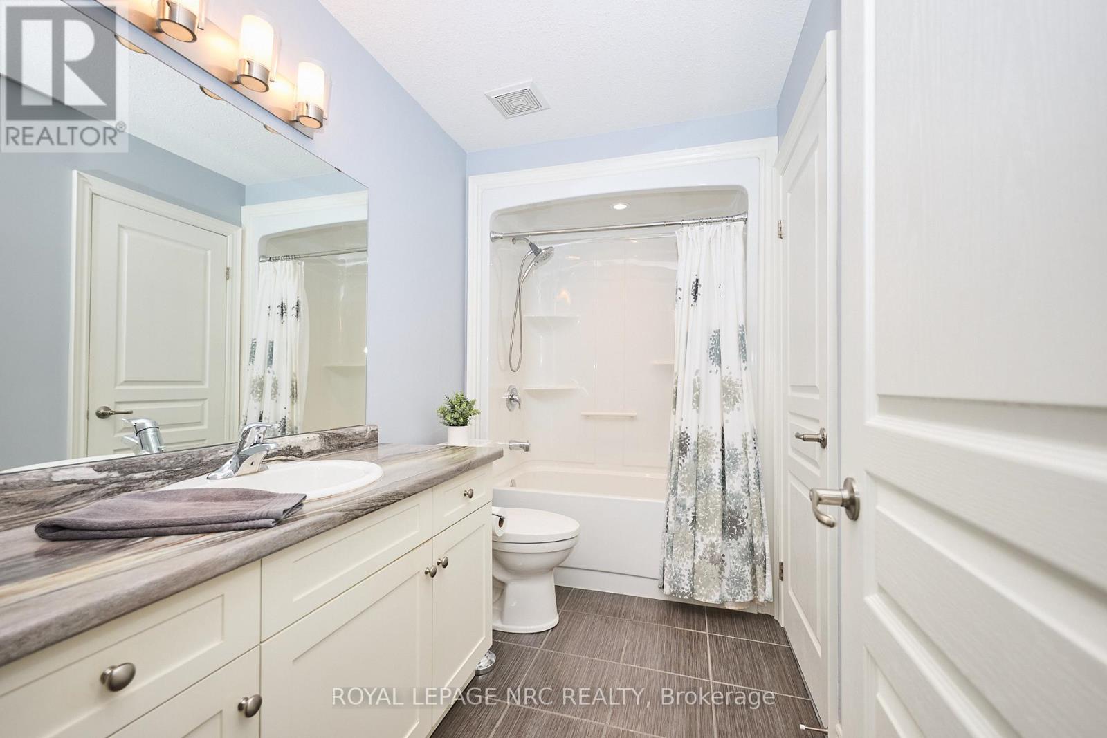 118 Roselawn Crescent, Welland, Ontario L3C 0C4 - Photo 28 - X12538128