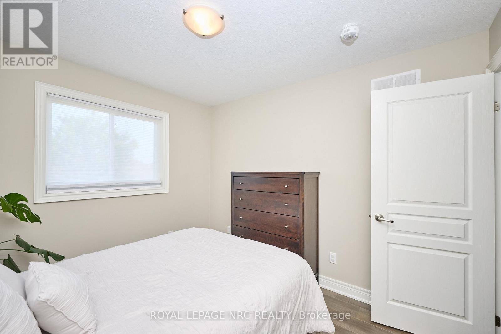 118 Roselawn Crescent, Welland, Ontario L3C 0C4 - Photo 33 - X12538128