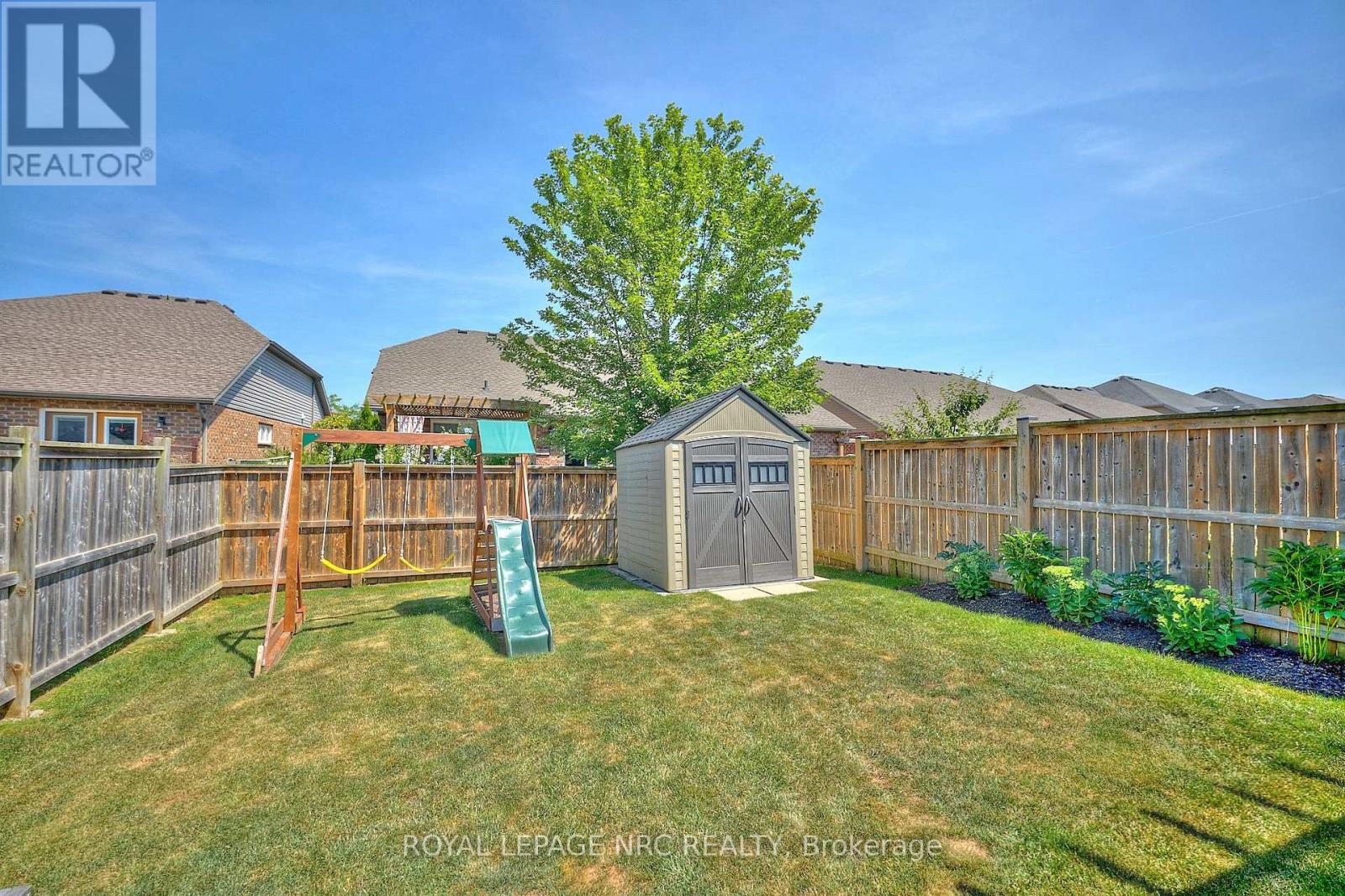 118 Roselawn Crescent, Welland, Ontario L3C 0C4 - Photo 4 - X12538128