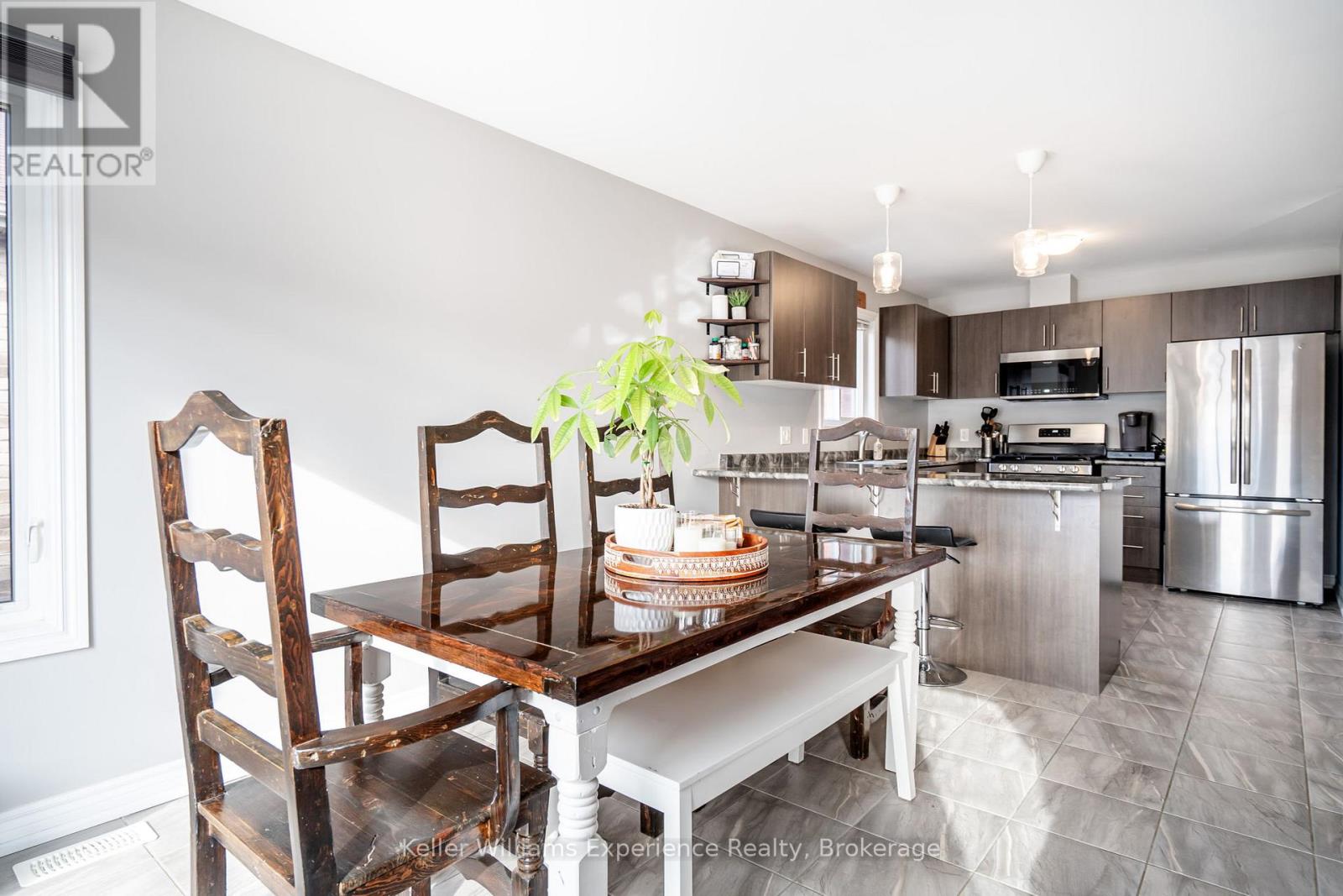 32 Hatton Drive, Penetanguishene, Ontario  L9M 0V6 - Photo 12 - S12538064