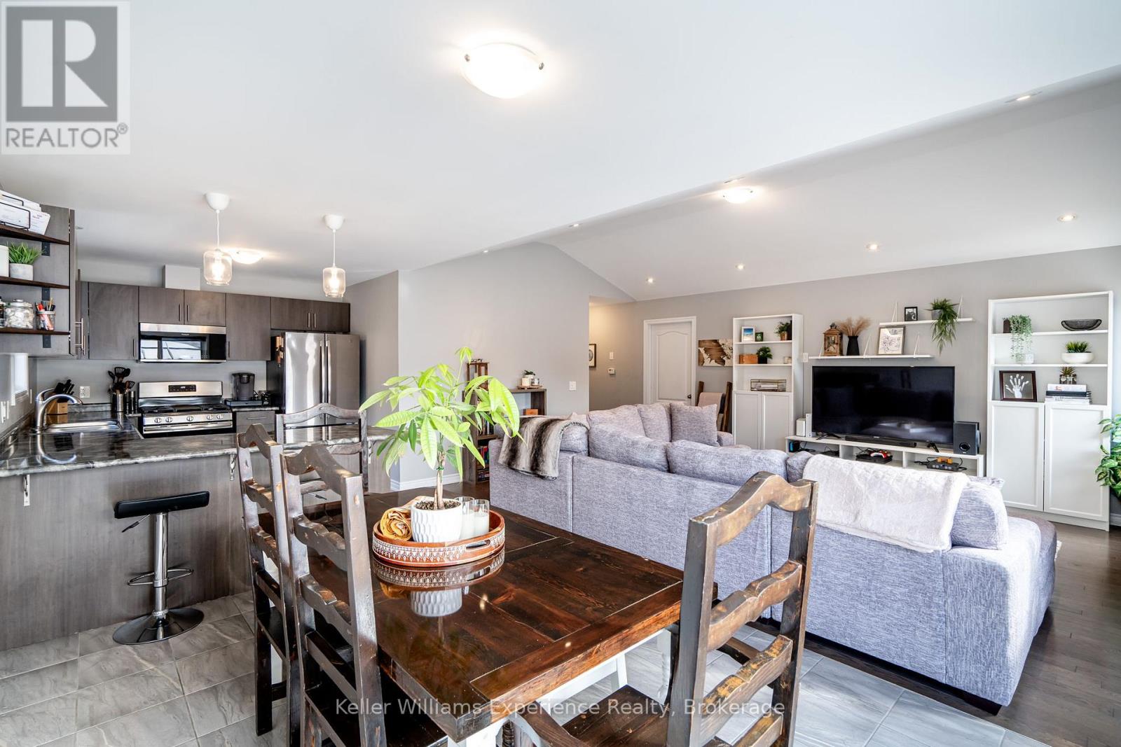 32 Hatton Drive, Penetanguishene, Ontario  L9M 0V6 - Photo 13 - S12538064