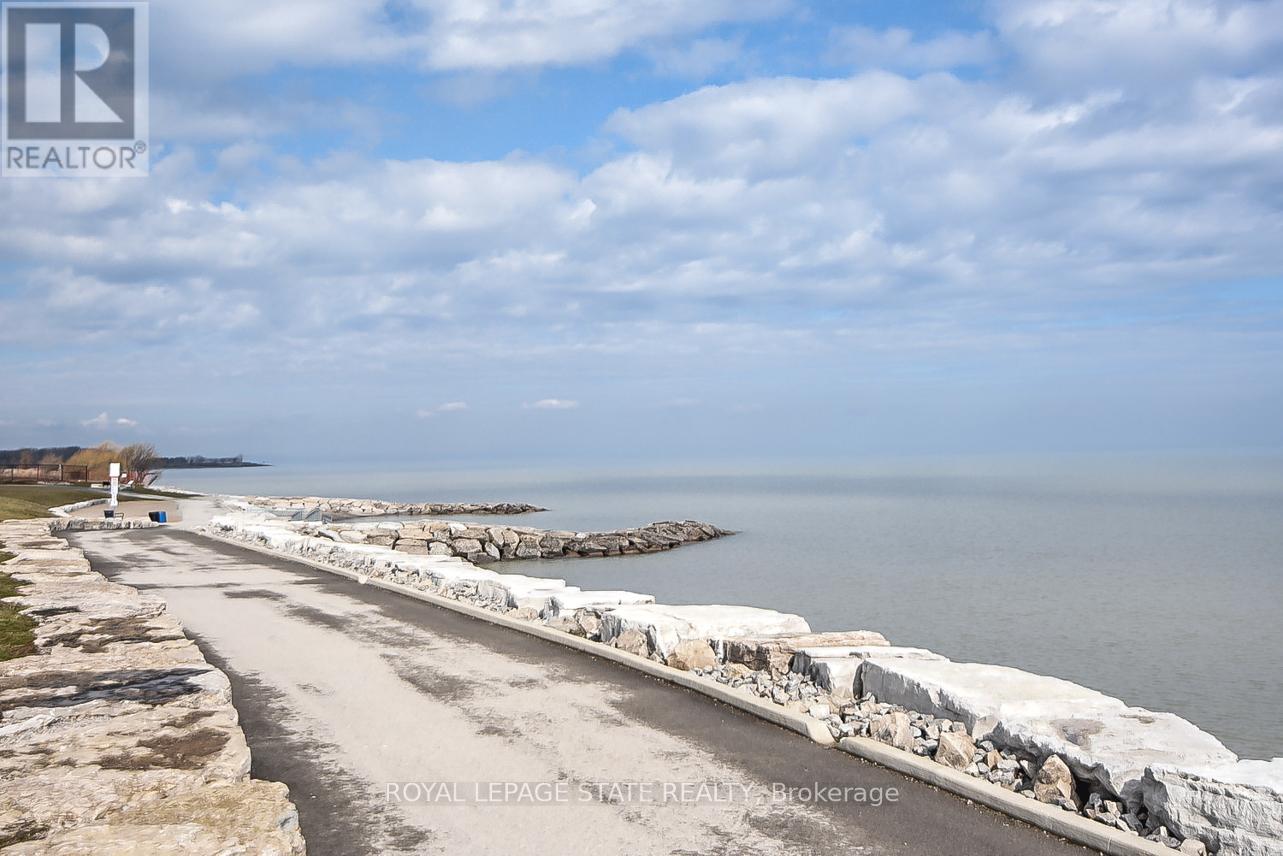 805 - 385 Winston Road, Grimsby, Ontario  L3M 4E8 - Photo 3 - X12537758