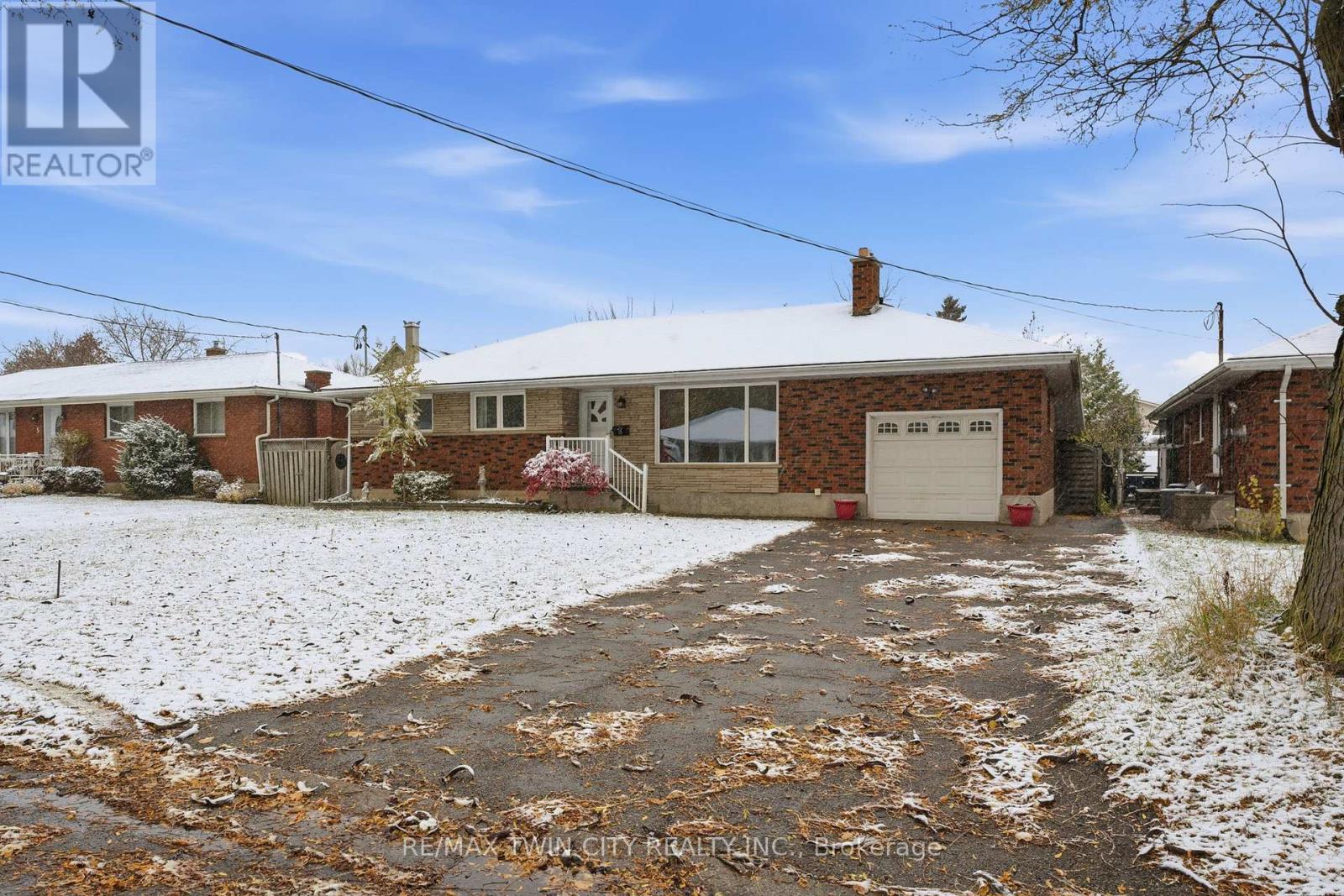 9 WADDINGTON STREET, Brantford, Ontario