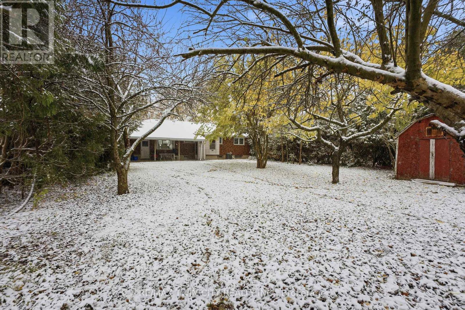 9 Waddington Street, Brantford, Ontario  N3R 2R2 - Photo 3 - X12537766