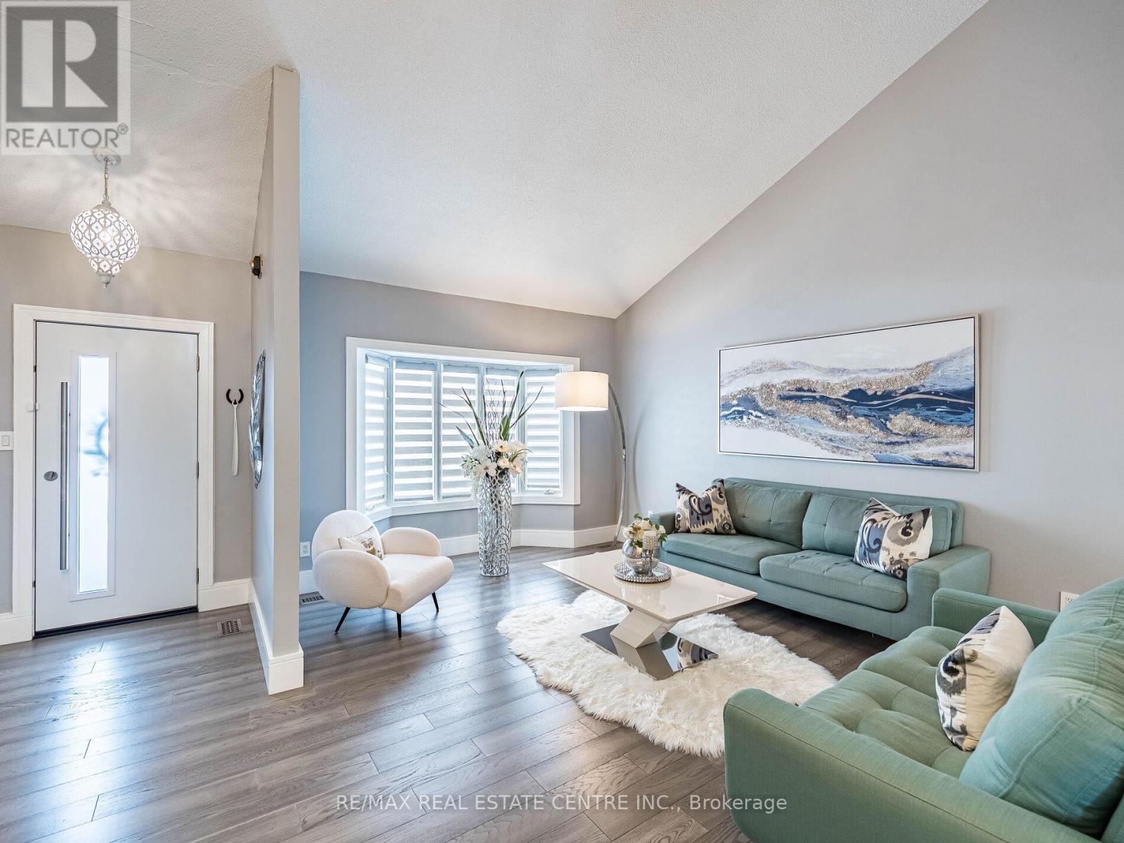 114 Parkwood Crescent, Hamilton, Ontario  L8V 4Z7 - Photo 8 - X12537806