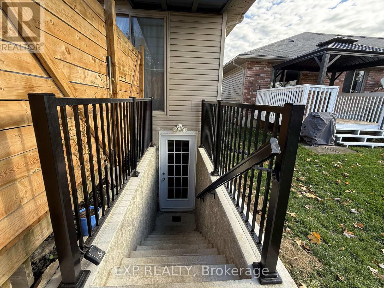 Lower - C - 25 Mohawk Street, Brantford, Ontario  N3S 2W2 - Photo 3 - X12537848