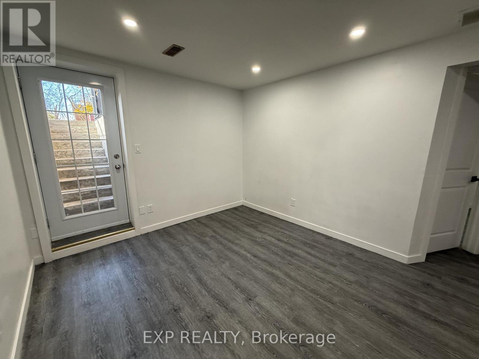 Lower - C - 25 Mohawk Street, Brantford, Ontario  N3S 2W2 - Photo 5 - X12537848