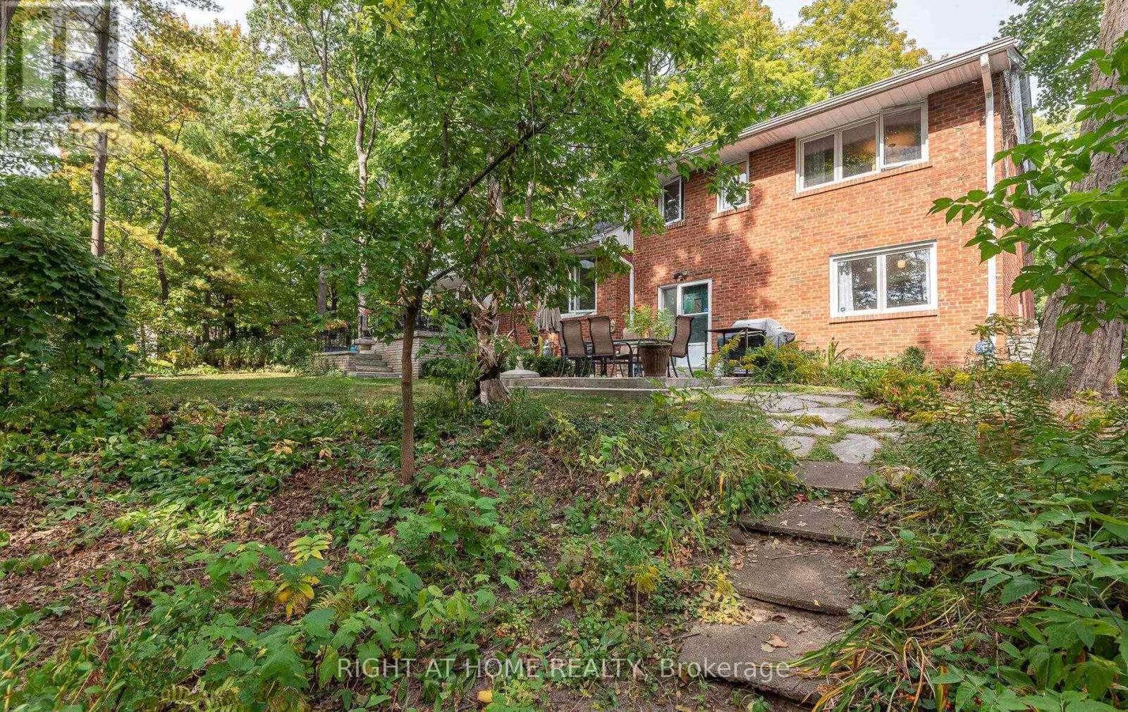 1445 Ryan Place, Mississauga, Ontario  L5C 1J7 - Photo 19 - W12535596