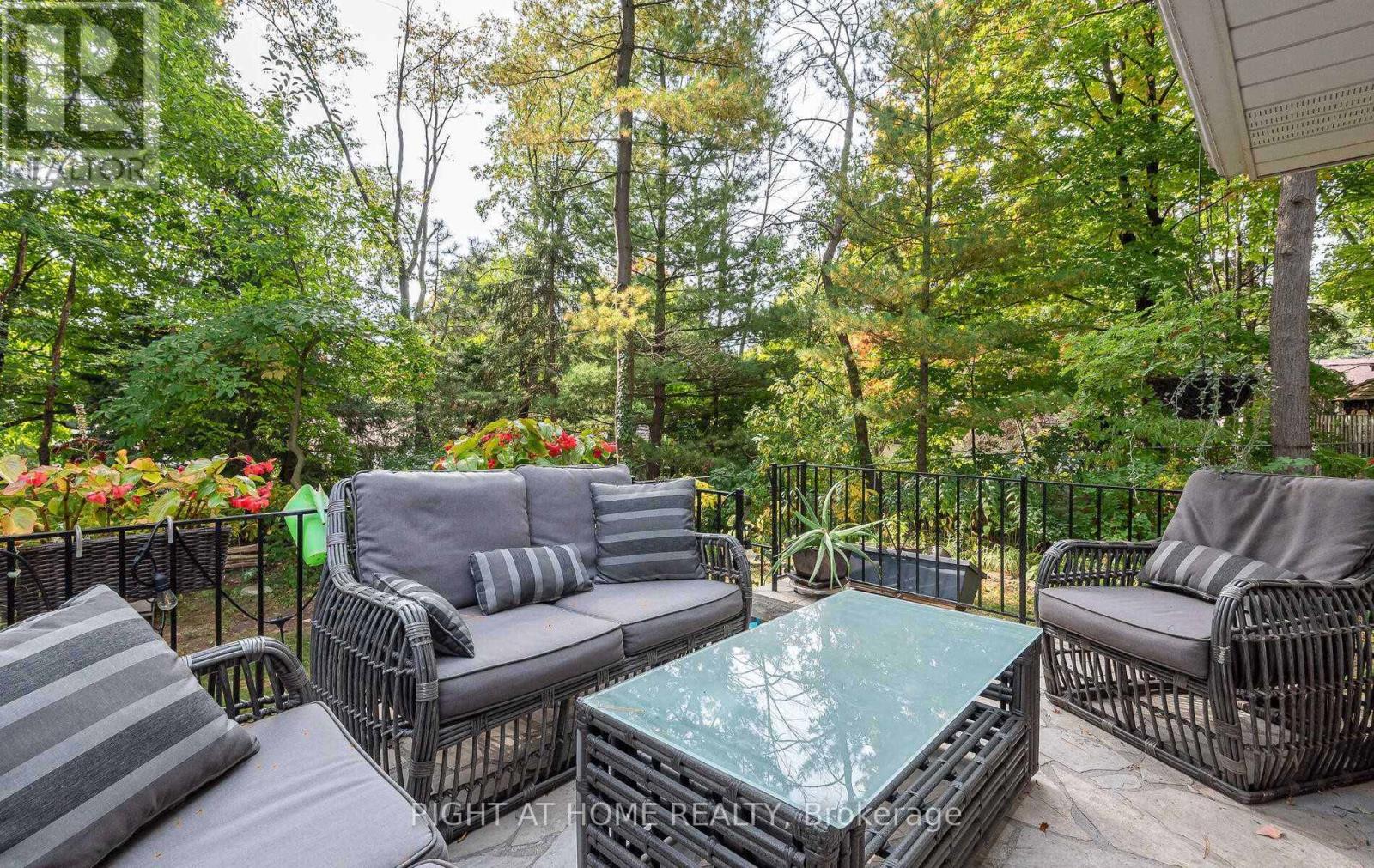 1445 Ryan Place, Mississauga, Ontario  L5C 1J7 - Photo 16 - W12535596