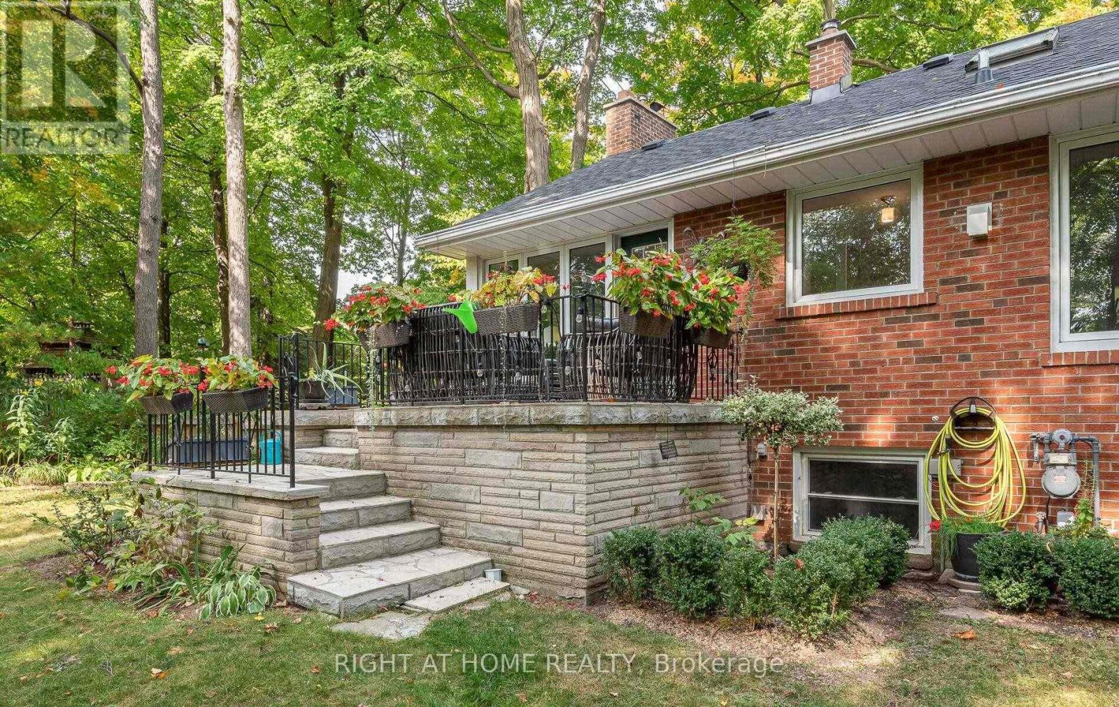 1445 Ryan Place, Mississauga, Ontario  L5C 1J7 - Photo 13 - W12535596