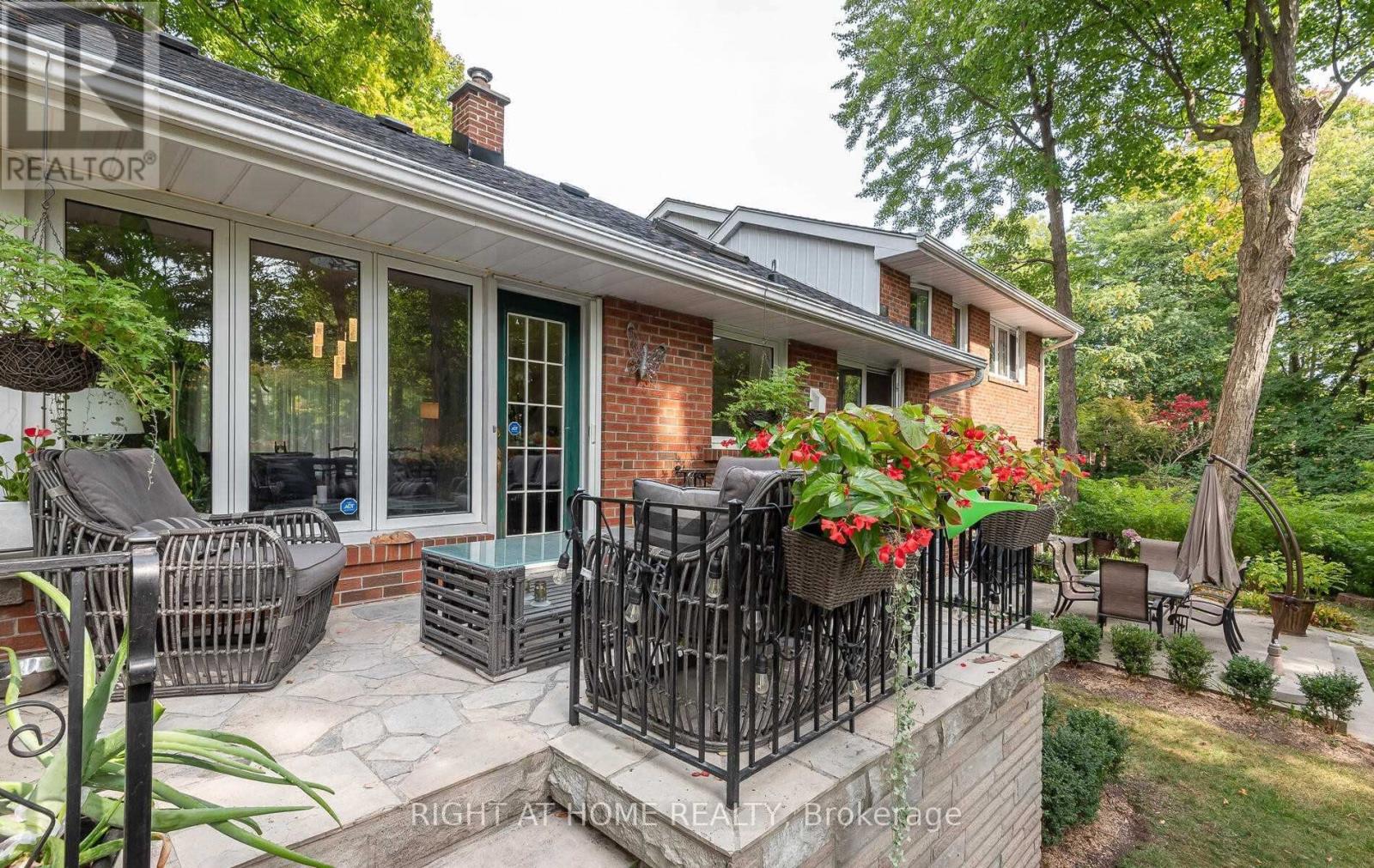 1445 Ryan Place, Mississauga, Ontario  L5C 1J7 - Photo 14 - W12535596