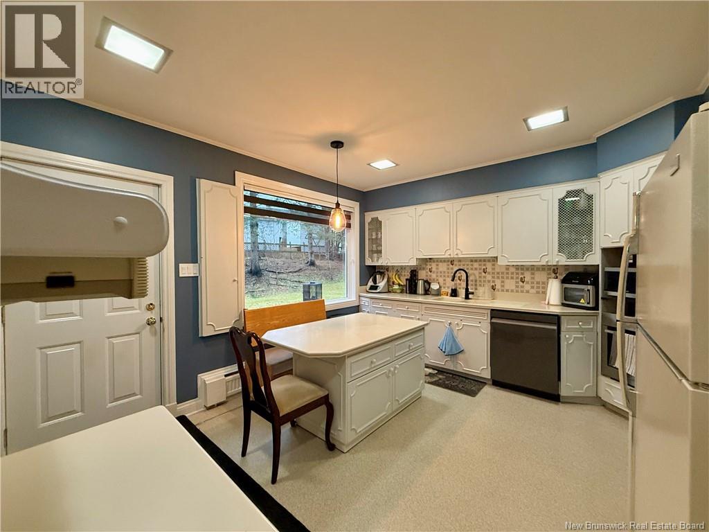 28 Lawson Street, Edmundston, New Brunswick  E3V 1Z4 - Photo 3 - NB129995