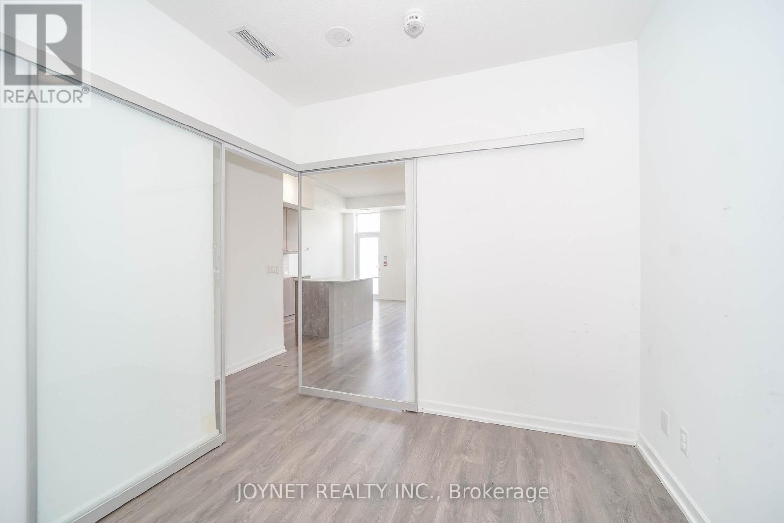 Th02 - 32 Forest Manor Road, Toronto, Ontario  M2J 0H2 - Photo 5 - C12538014