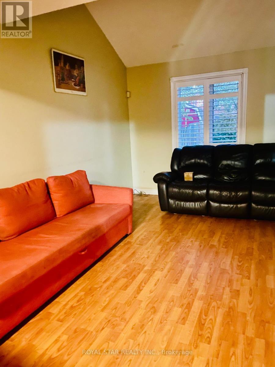 118 Banting Crescent, Brampton, Ontario L6Y 2L9 - Photo 2 - W12532790