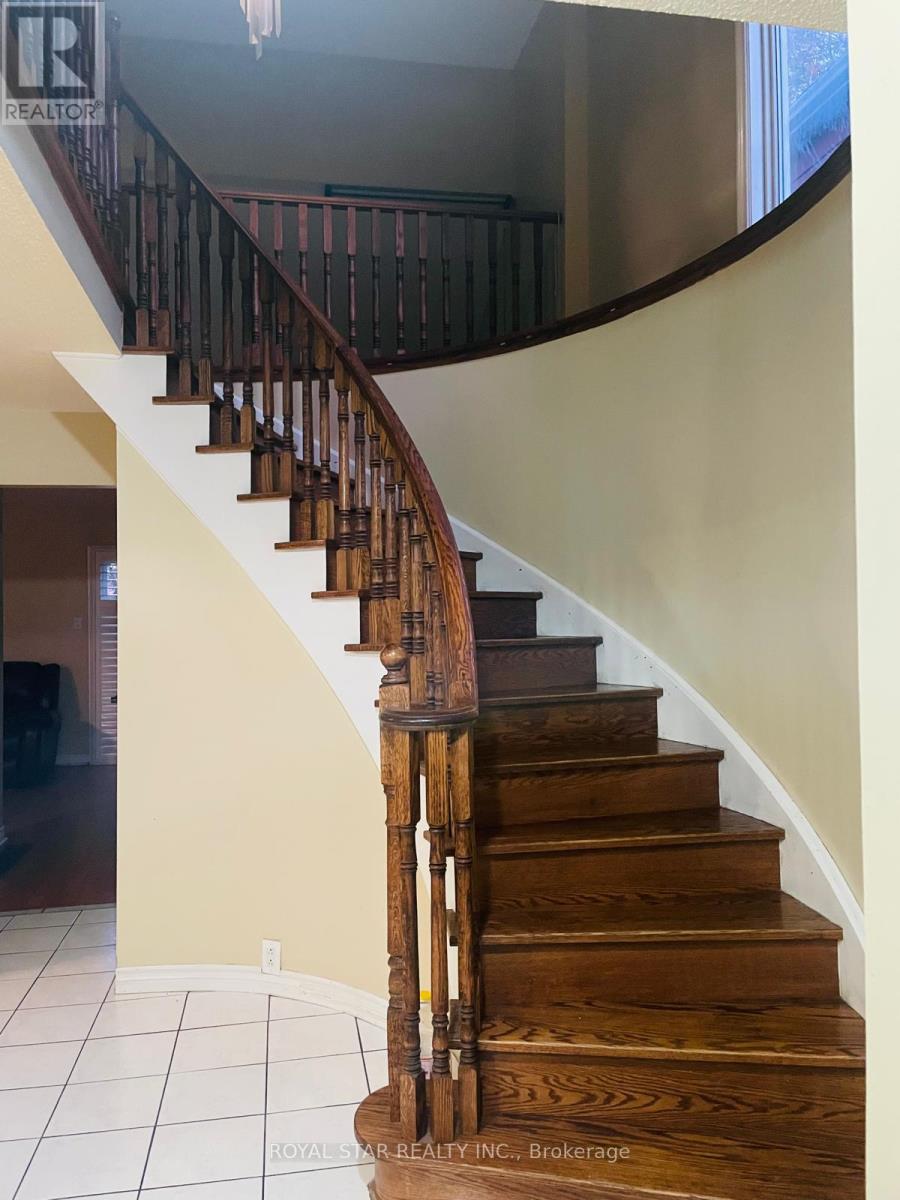 118 Banting Crescent, Brampton, Ontario L6Y 2L9 - Photo 6 - W12532790