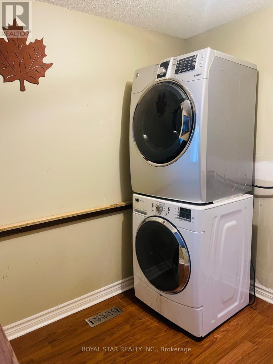 118 Banting Crescent, Brampton, Ontario L6Y 2L9 - Photo 11 - W12532790