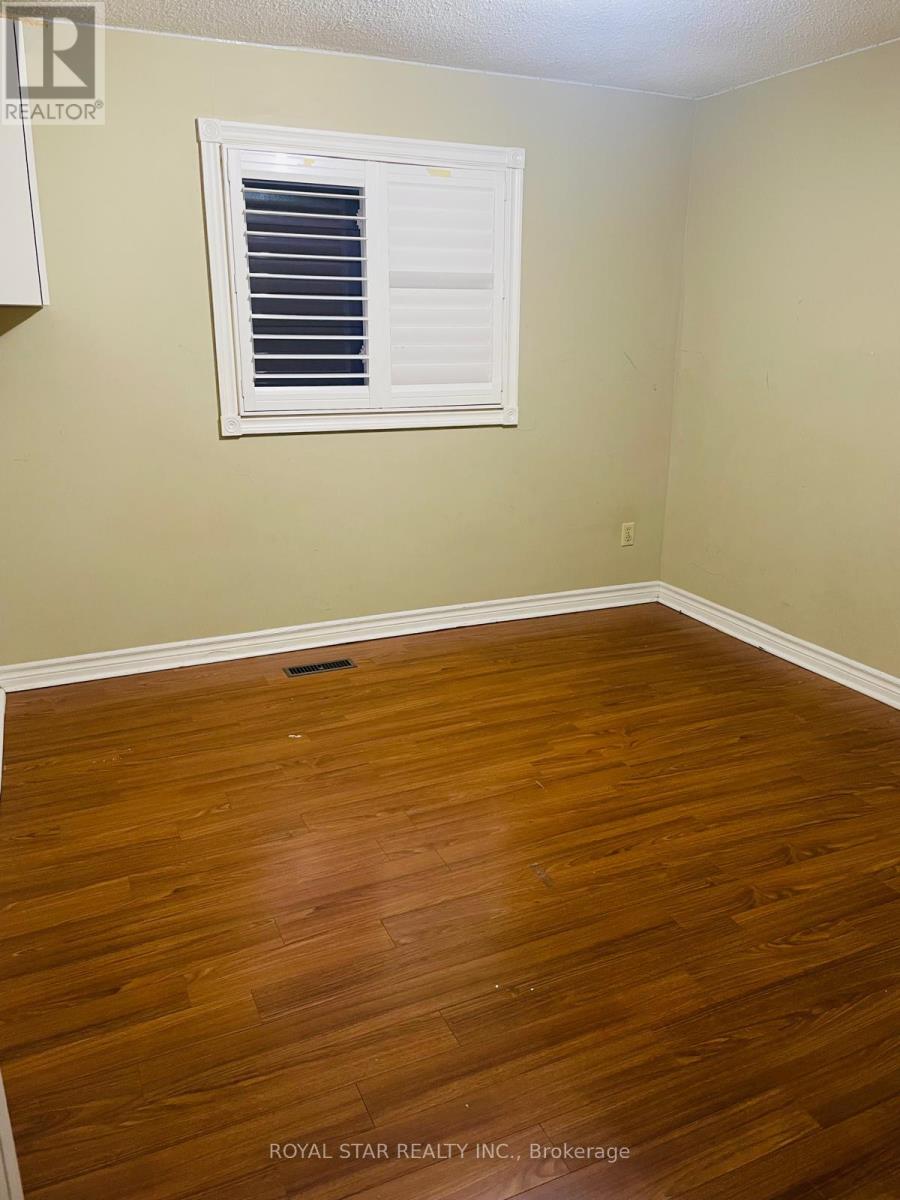 118 Banting Crescent, Brampton, Ontario L6Y 2L9 - Photo 13 - W12532790