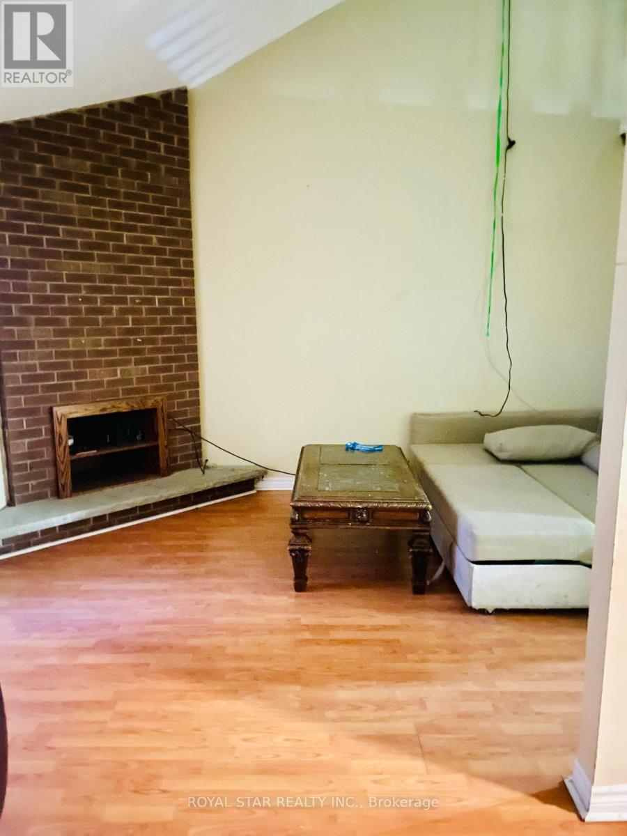 118 Banting Crescent, Brampton, Ontario L6Y 2L9 - Photo 3 - W12532790