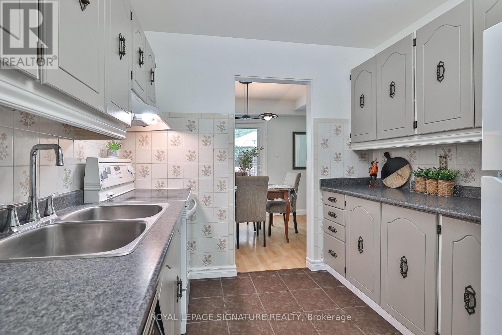 56 Muirlands Drive, Toronto, Ontario  M1V 2B4 - Photo 13 - E12537964