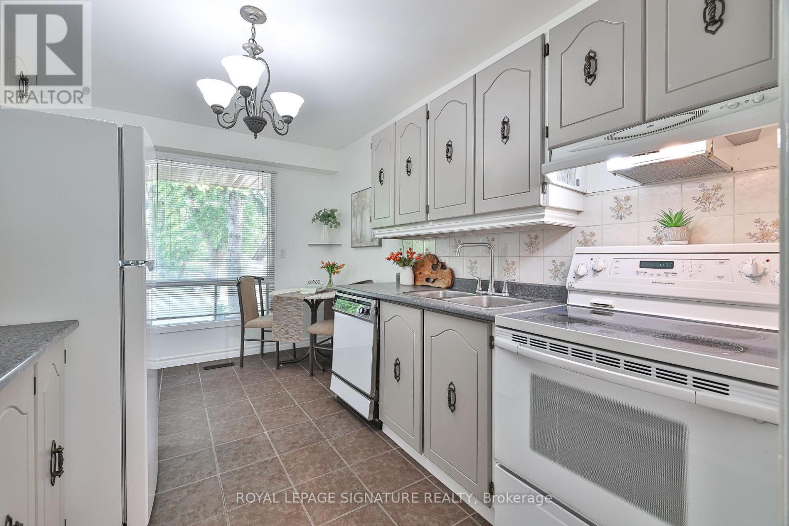 56 Muirlands Drive, Toronto, Ontario  M1V 2B4 - Photo 16 - E12537964