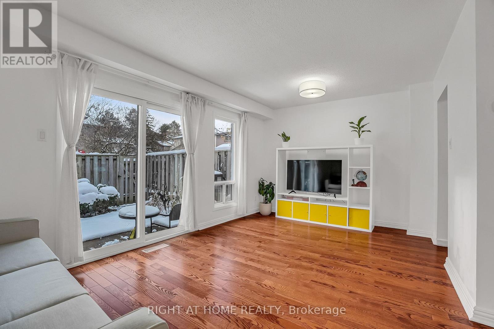 42 - 1121 Sandhurst Circle, Toronto, Ontario  M1V 1V4 - Photo 9 - E12538008