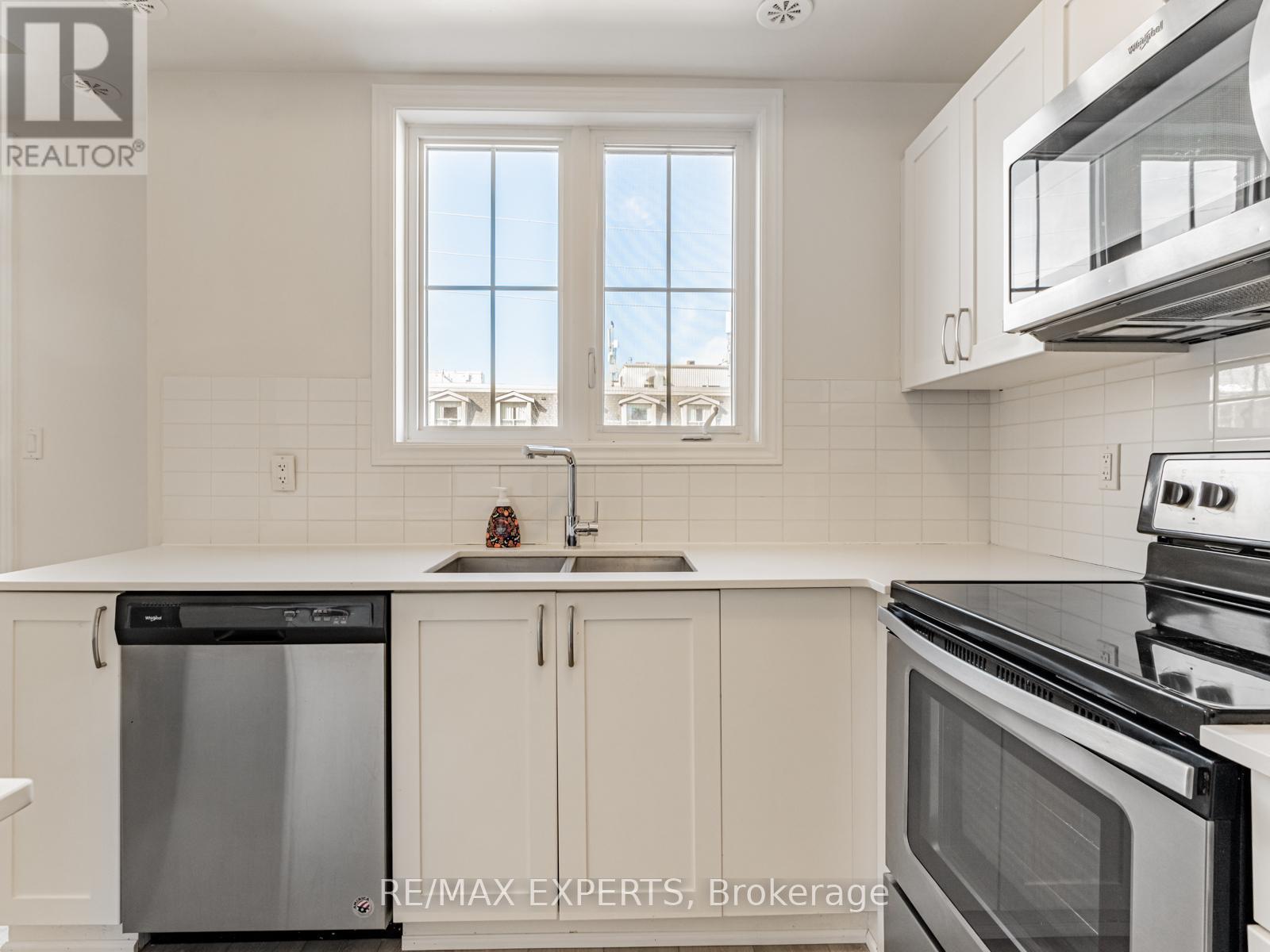 303 - 199 Pine Grove Road, Vaughan, Ontario  L4L 0H8 - Photo 12 - N12537906