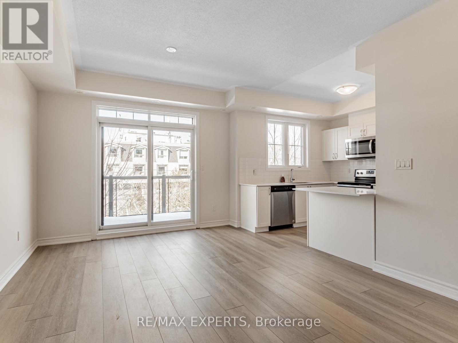 303 - 199 Pine Grove Road, Vaughan, Ontario  L4L 0H8 - Photo 5 - N12537906