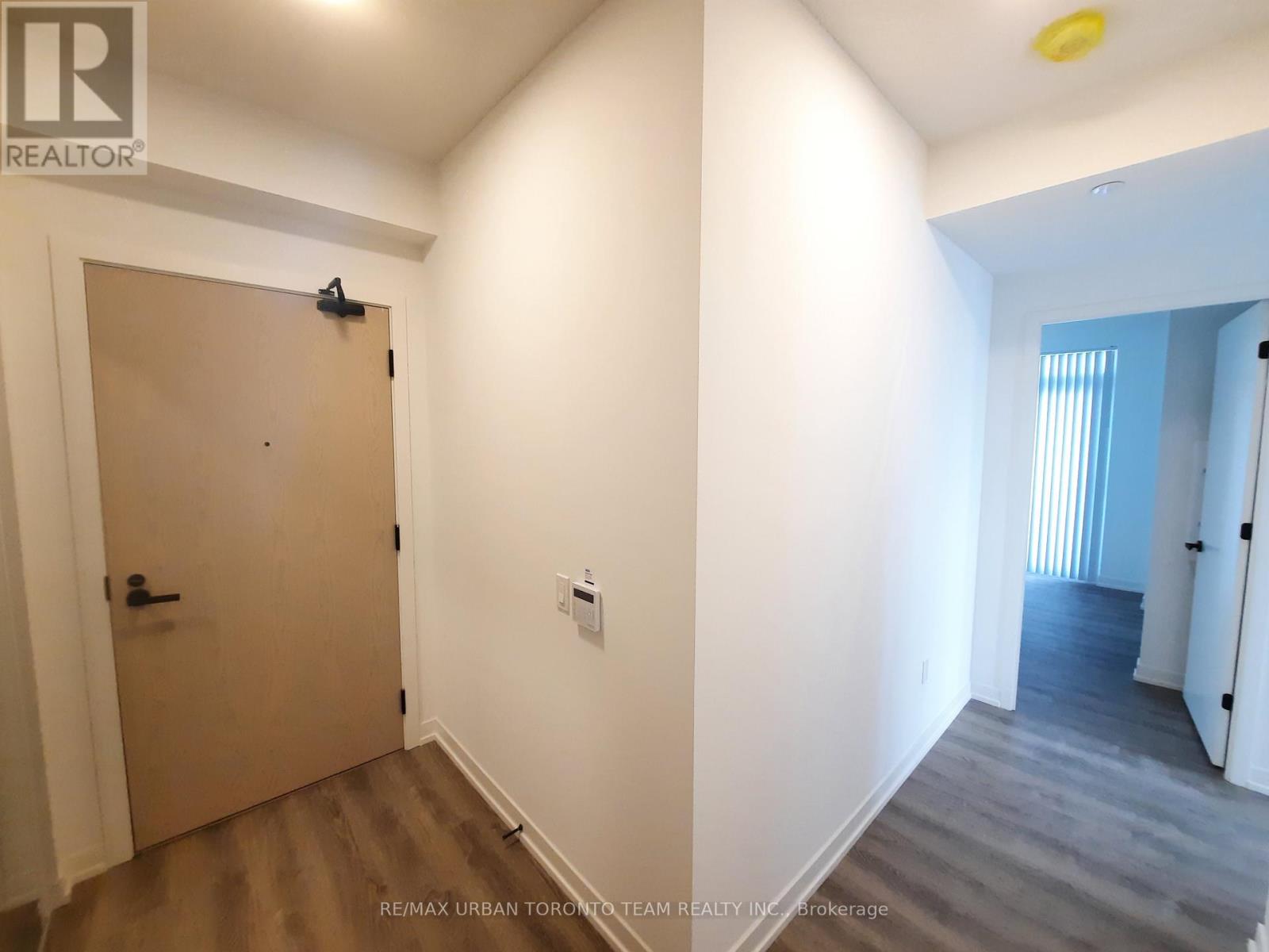 1009 - 8 Interchange Way, Vaughan, Ontario  L4K 5Z7 - Photo 6 - N12537914