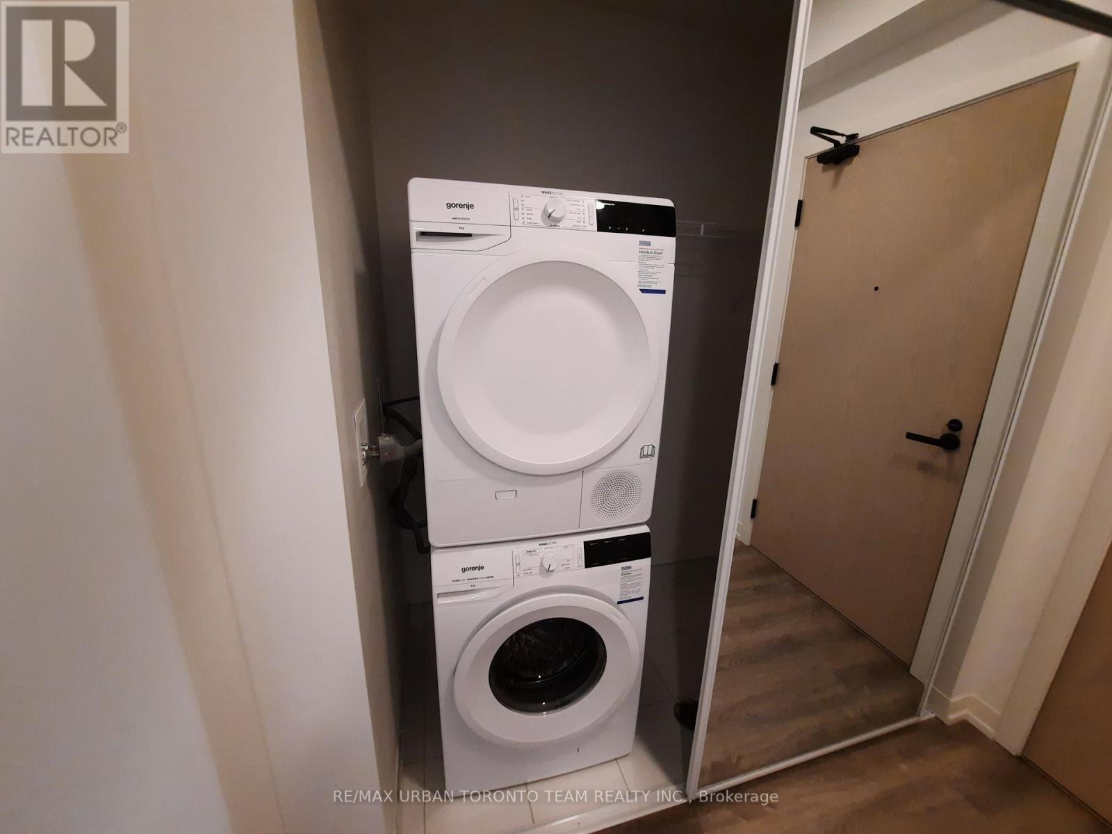 1009 - 8 Interchange Way, Vaughan, Ontario  L4K 5Z7 - Photo 7 - N12537914