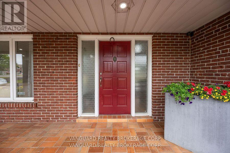 80 Kleins Crescent, Vaughan, Ontario  L0J 1C0 - Photo 9 - N12538020