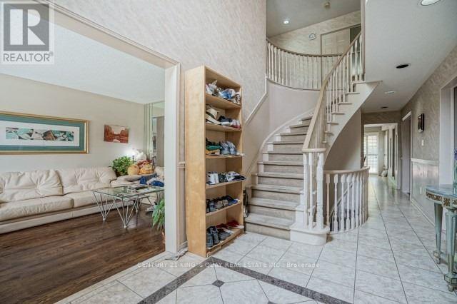 18 Brookshire Circle, Markham, Ontario  L3T 7B1 - Photo 2 - N12538056