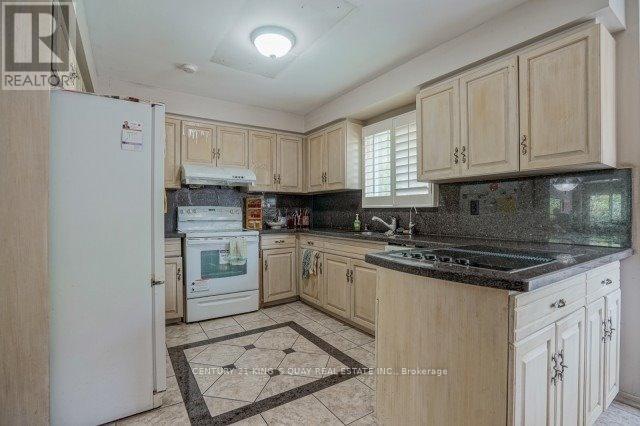 18 Brookshire Circle, Markham, Ontario  L3T 7B1 - Photo 5 - N12538056