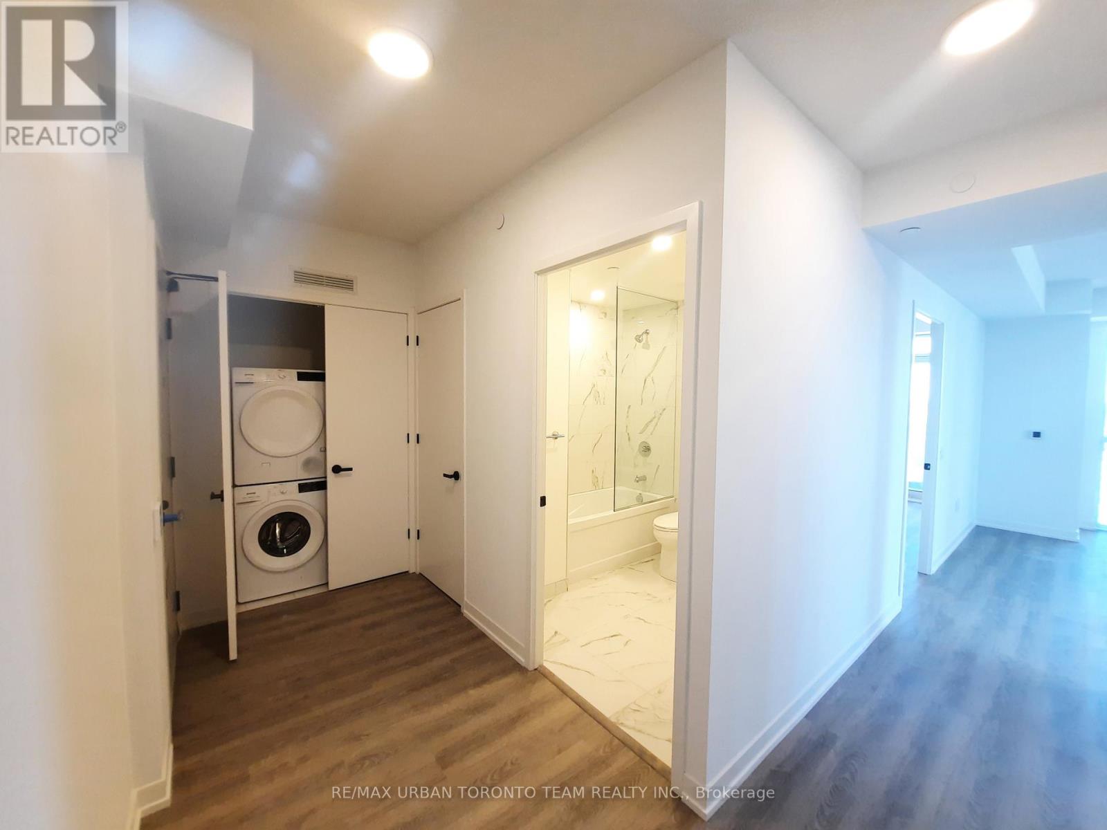 1012 - 8 Interchange Way, Vaughan, Ontario  L4K 5Z7 - Photo 5 - N12538084