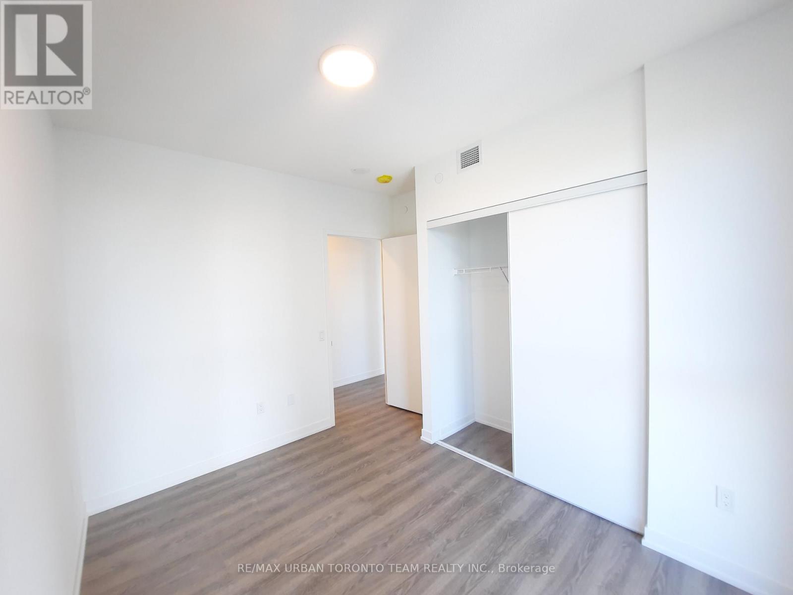 1012 - 8 Interchange Way, Vaughan, Ontario  L4K 5Z7 - Photo 7 - N12538084