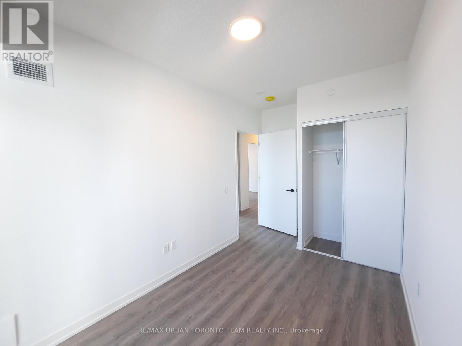 1012 - 8 Interchange Way, Vaughan, Ontario  L4K 5Z7 - Photo 8 - N12538084