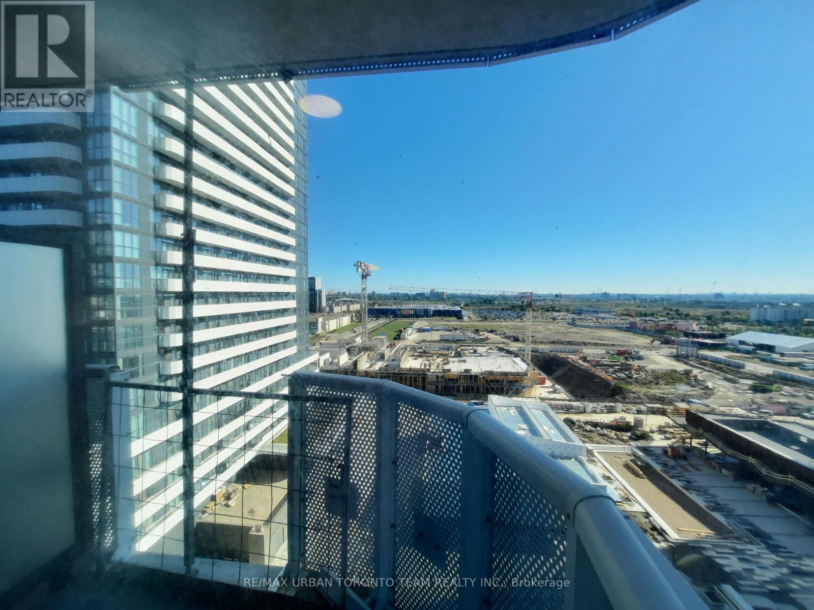 1012 - 8 Interchange Way, Vaughan, Ontario  L4K 5Z7 - Photo 9 - N12538084