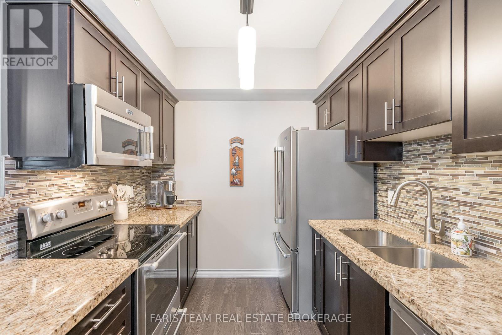 210 - 40 Ferndale Drive S, Barrie, Ontario  L4N 2L3 - Photo 2 - S12538104