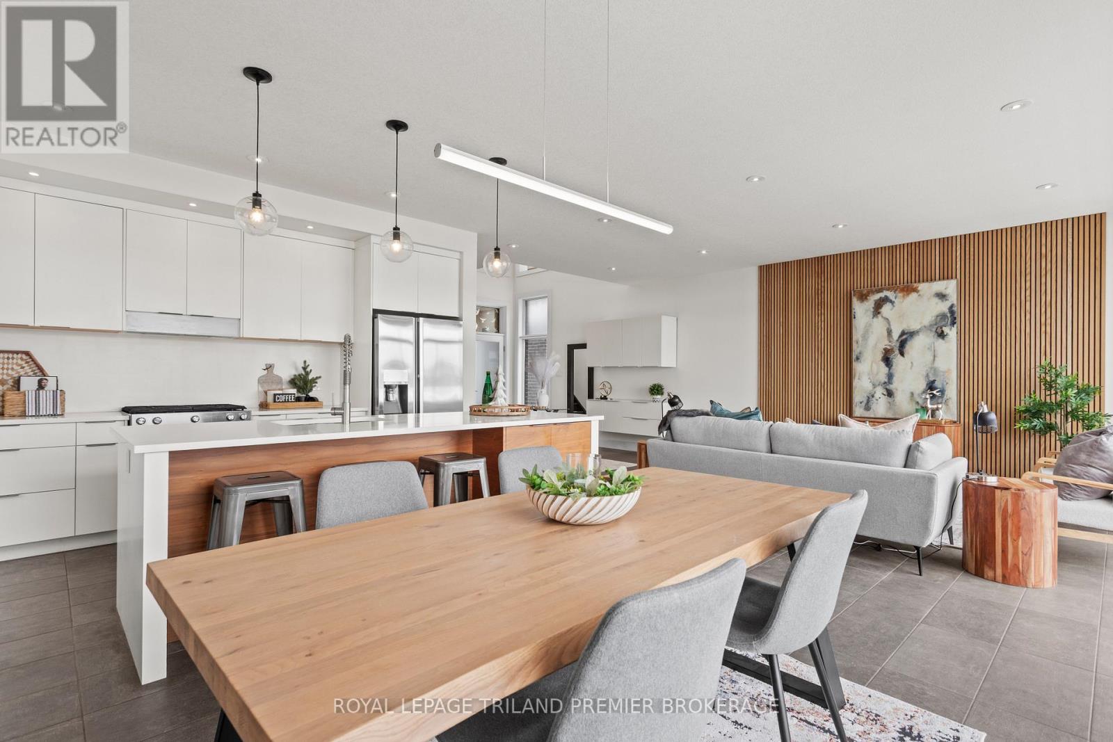 2054 Wateroak Drive, London North, Ontario N6G 5B4 - Photo 14 - X12538220