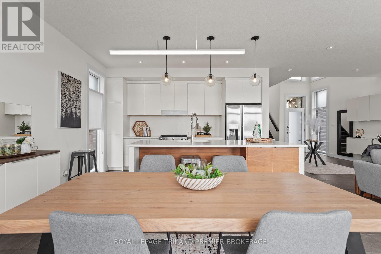 2054 Wateroak Drive, London North, Ontario N6G 5B4 - Photo 15 - X12538220