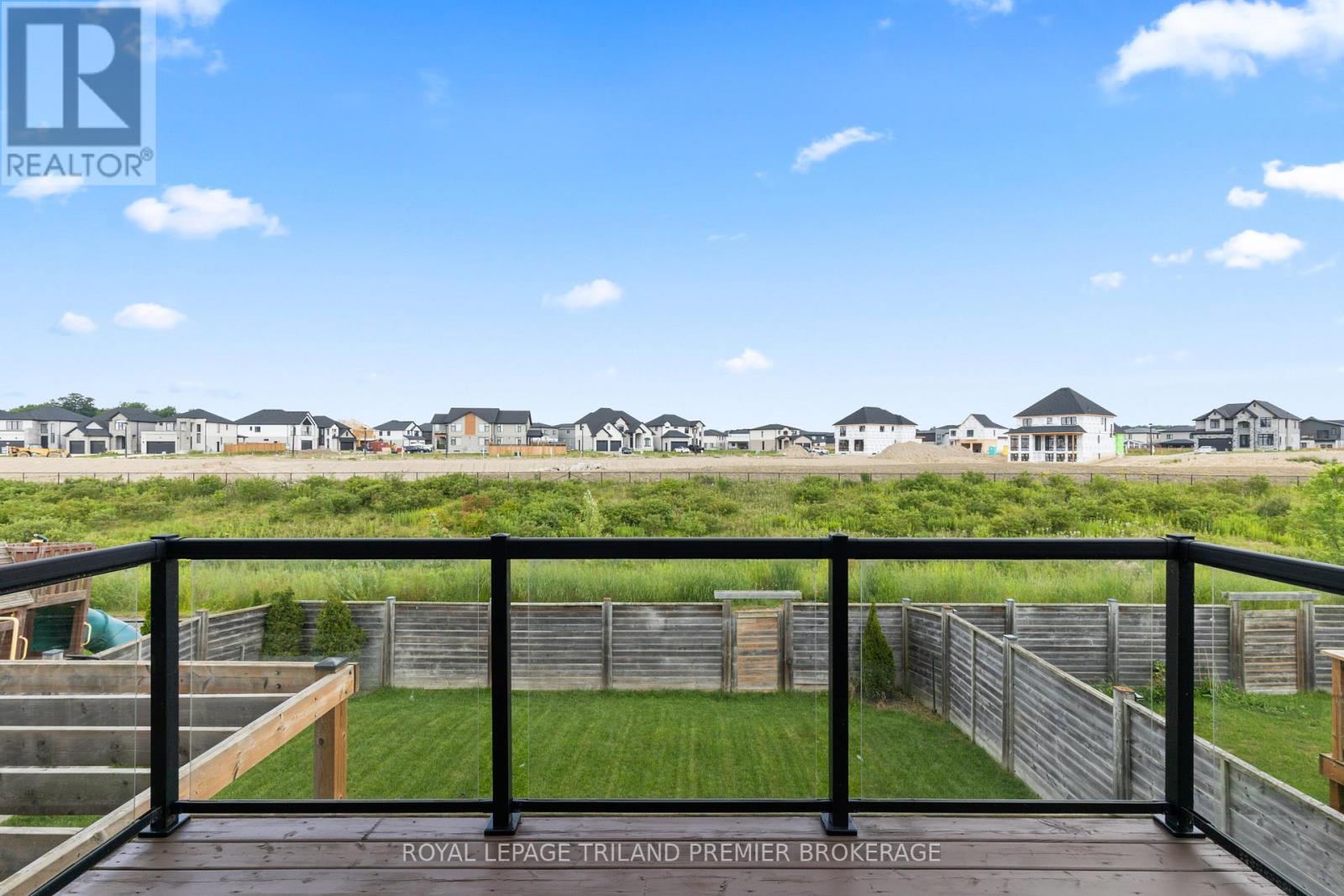 2054 Wateroak Drive, London North, Ontario N6G 5B4 - Photo 16 - X12538220